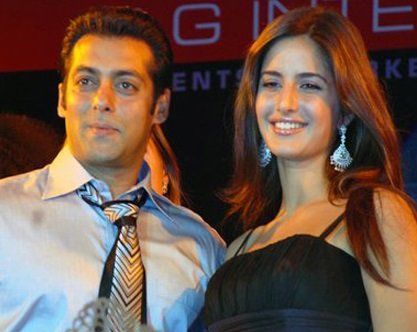 Salman_Khan_and_Katrina_Kaif_at_fashion_show