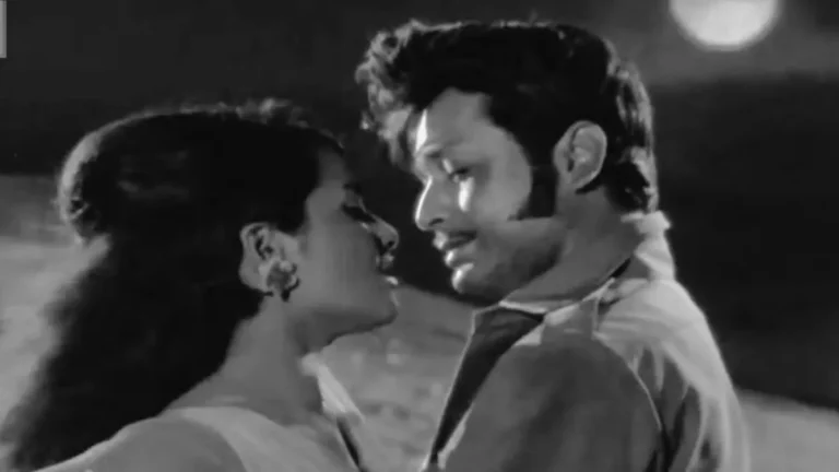 rekhakissingscene-1767609792512