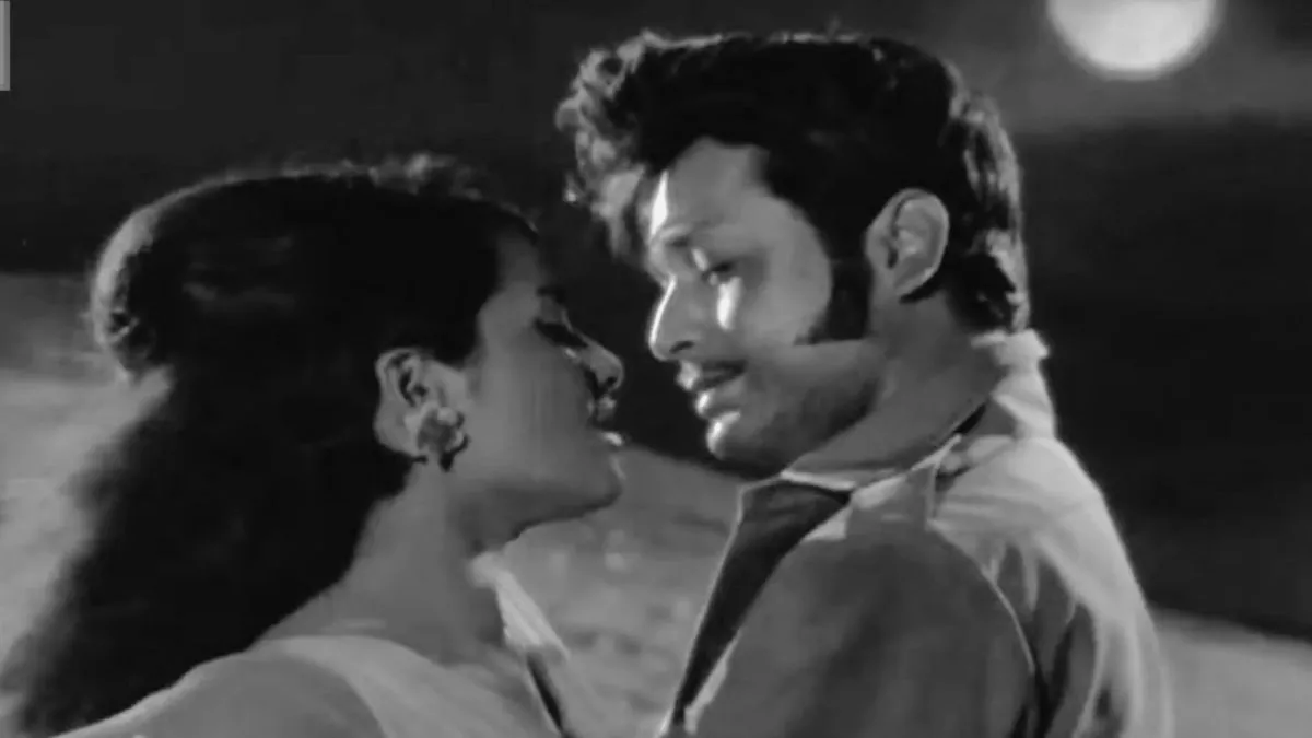 rekhakissingscene-1767609792512